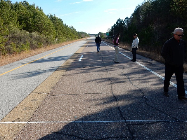 Crack Seal - герметизация и заполнение трещин на асфальте холодным и горячим способами